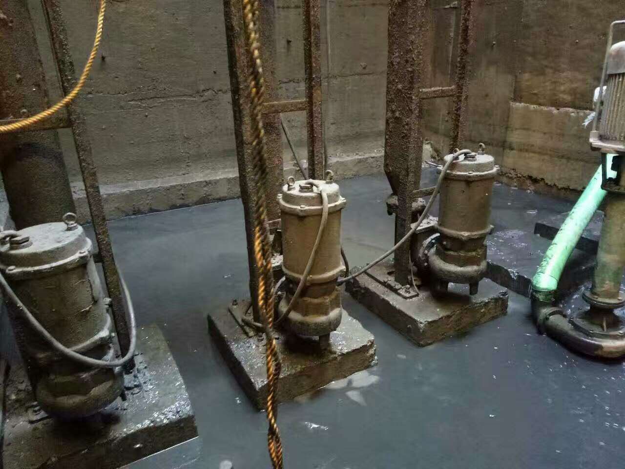 大武口污水池清理