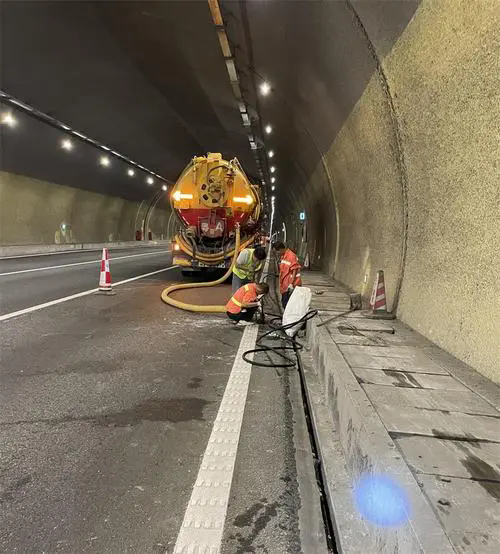 大武口隧道排水渠清淤